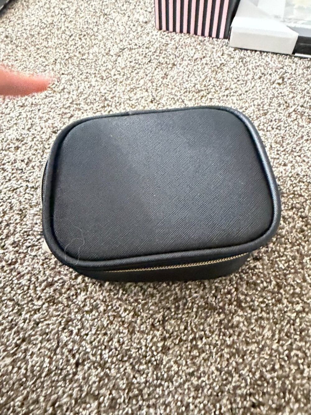 Small Makeup Travel Case with Mirror - Picture 2 of 10